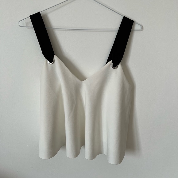 Classly and flowy white tank - Picture 2 of 2